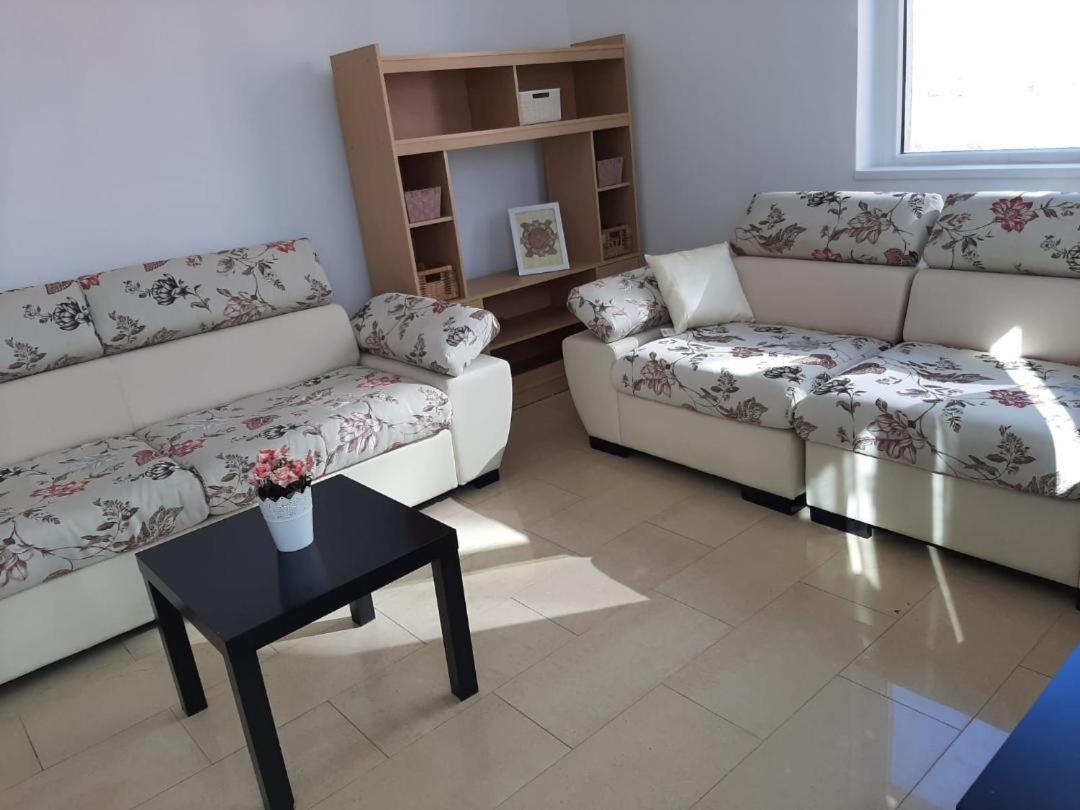 Arad Chic Apartament Uta Exterior foto